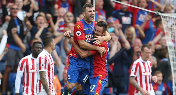 A frustrating afternoon for Zlatan Ibrahimovic (R) and Wayne Rooney.