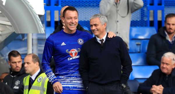 chelseavmanchesterunitedoct16johnterryandjosemourinhoembrace_large