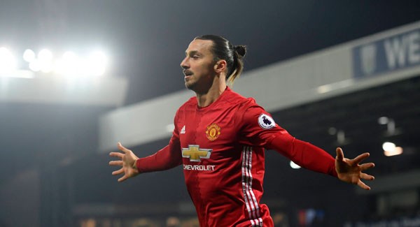 zlatanibrahimovicofmanchesterunitedcelebratesvwestbromwichalbiondec16_large