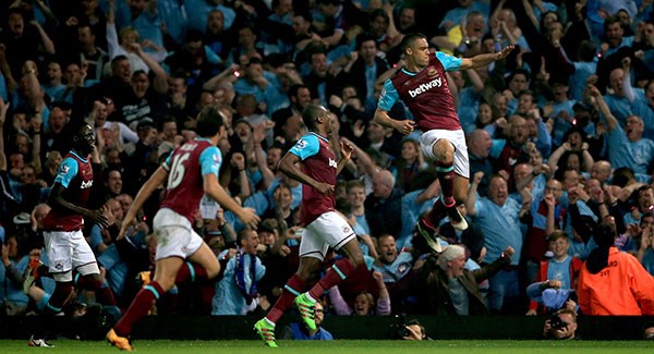 WestHamUnitedvManchesterUnitedUptonParkMay16WinstonReidcelebrates_large